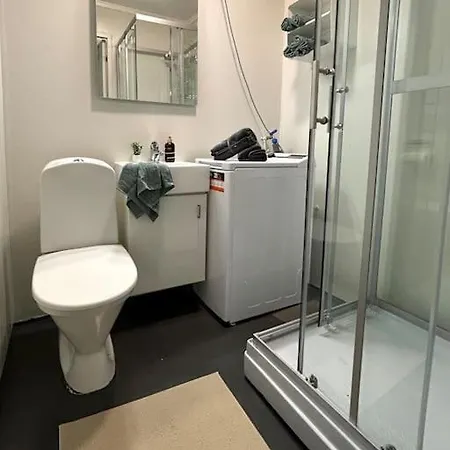 Romslig Tilbaketrukket I - Gratis Parkering Appartement *