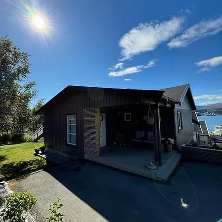 Romslig Tilbaketrukket I - Gratis Parkering Appartement