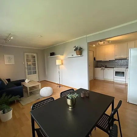 Romslig Tilbaketrukket I - Gratis Parkering Appartement *